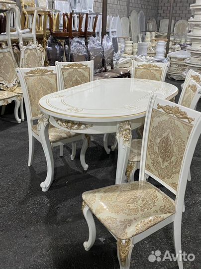 Стол и стулья