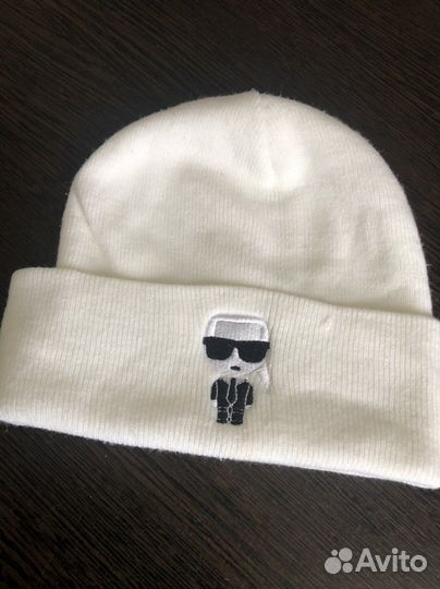Шапка женская белая