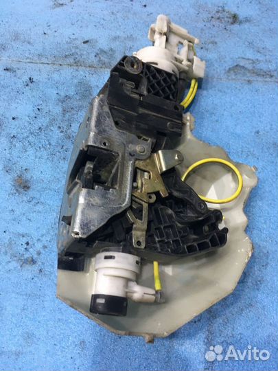 Замок двери передний левый Mercedes S W220