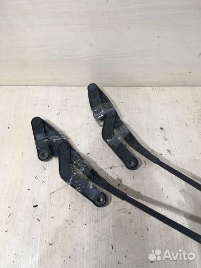 Поводок стеклоочистителя правый Мерседес W220