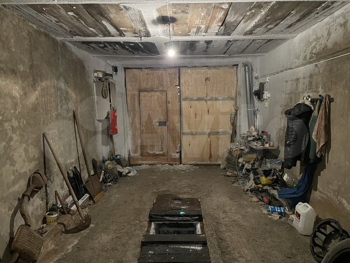 Гараж, > 30 м²