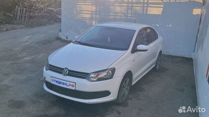 Фонарь задний левый Volkswagen Polo Sedan (Mk5) 6RU945257A