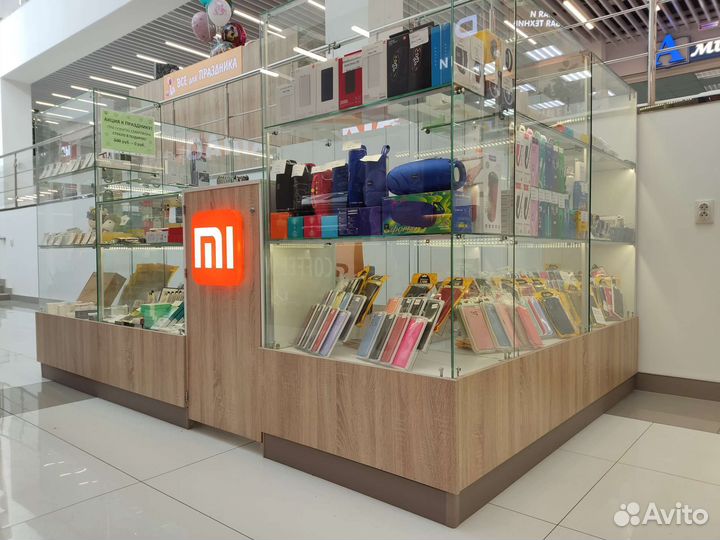 Торговый остров с подсветкой и световыми коробами