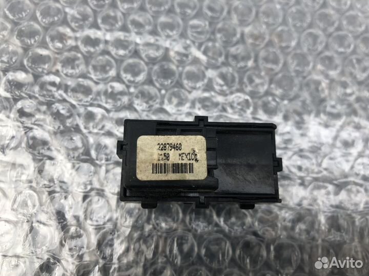 Кнопка центрального замка Chevrolet Camaro V 10-15