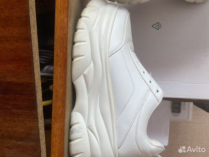 Кроссовки женские