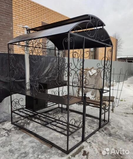 Мангал с крышей