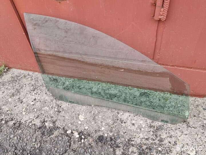 Стекло передней правой двери Форд Фокус 2. 2007 г