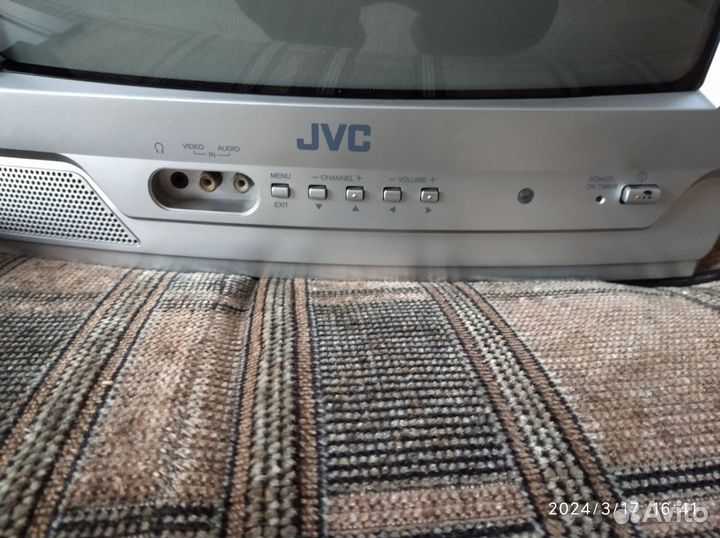 Телевизор jvc с кронштейном