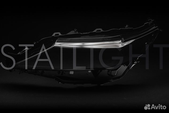 Стекло фары 1 ресница Toyota Camry 70 2017 - 2021