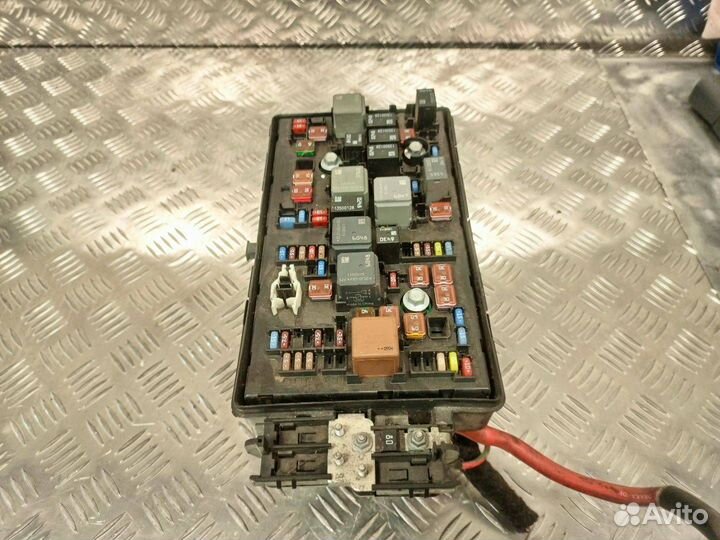 Блок предохранителей Opel Insignia (A) 1327588104