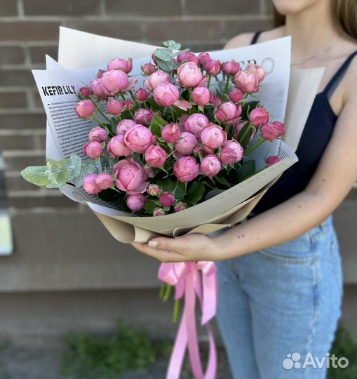 Букет из кустовой розы Сильва Пинк и эвкалипта