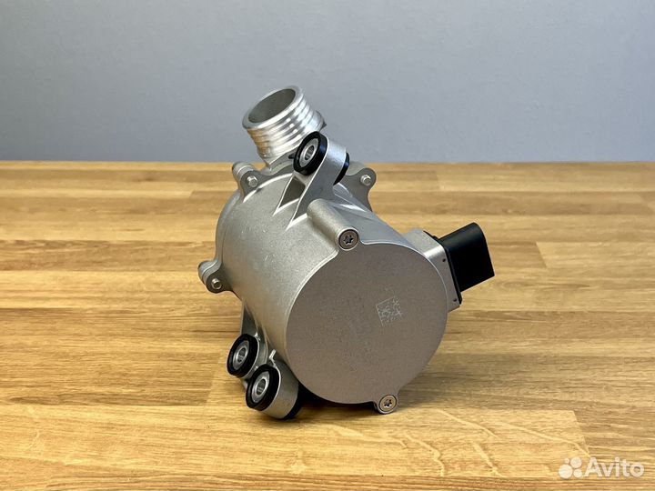 Насос системы охлаждения BMW 11517597715