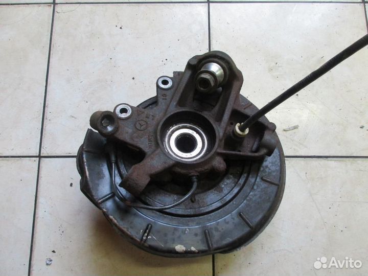 Кулак подвески задний левый w251 R-class 272.96