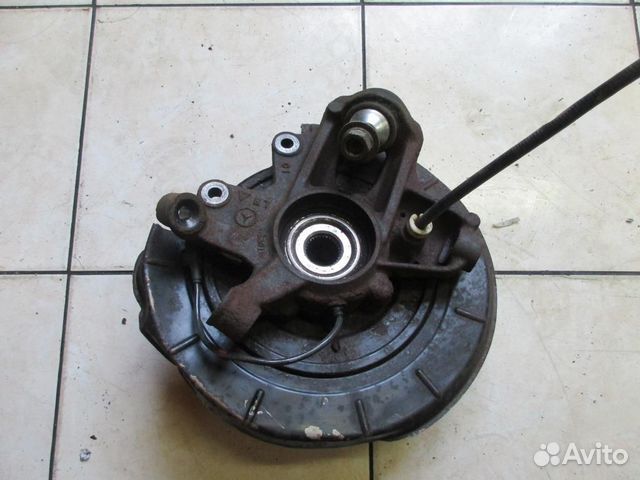 Кулак подвески задний левый w251 R-class 272.96