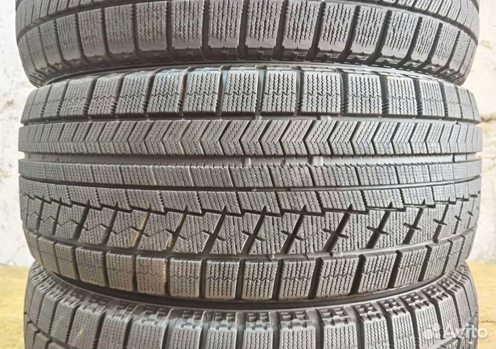 Bridgestone Blizzak VRX 225/55 R17 98Y