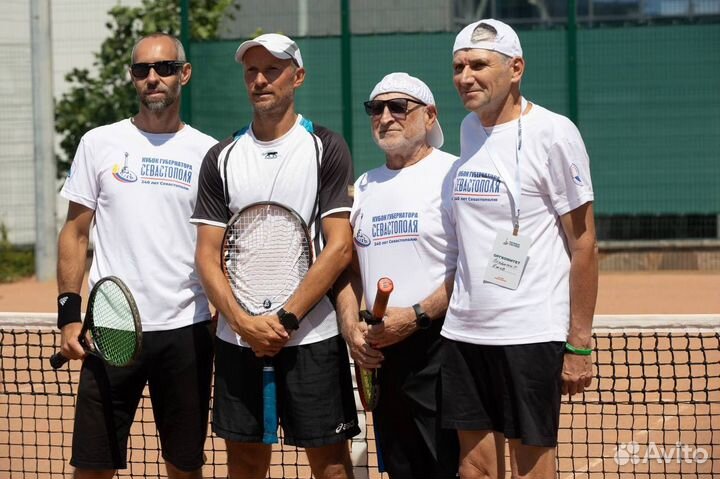 Тренер по теннису, спарринг, мячи для тенниса