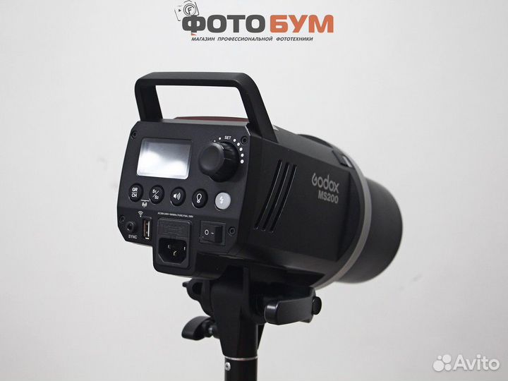 Осветитель импульсный Godox MS200