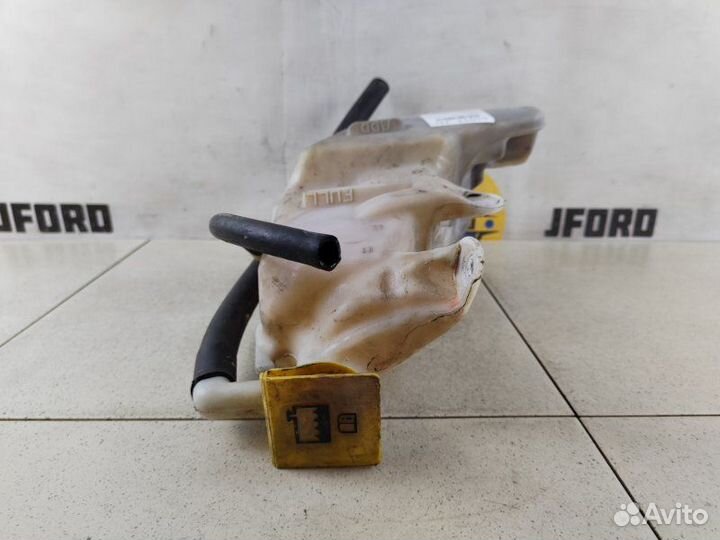 Бачок расширительный Jeep Grand Cherokee WK2 6.4