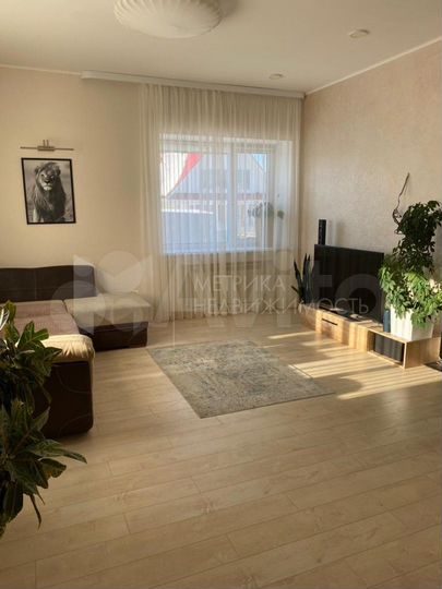 Дом 874 м² на участке 8,7 сот.