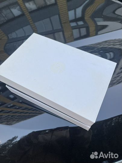 Наушники Beats и провода