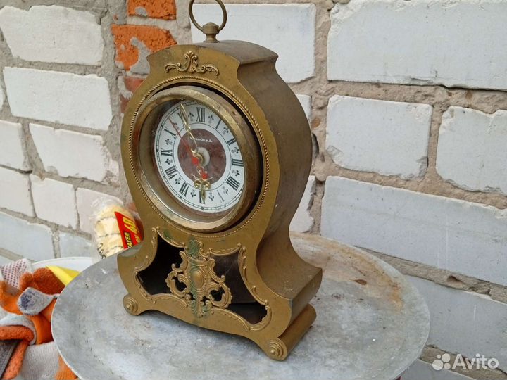 Настольные и настенные часы Янтарь