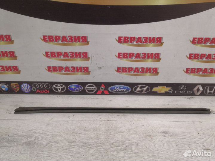 Молдинг стекла передний правый Mazda Tribute epew