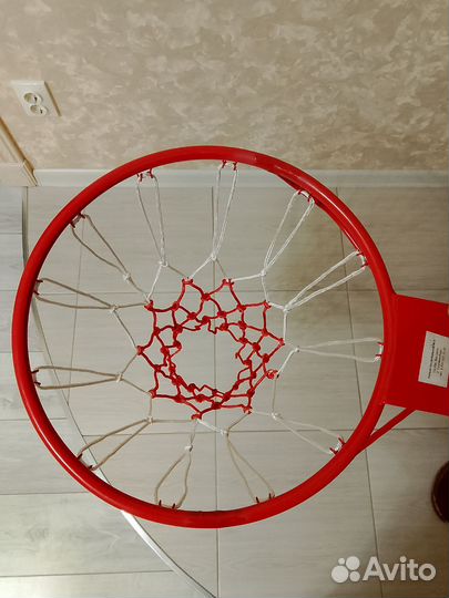 Баскетбольное кольцо с сеткой