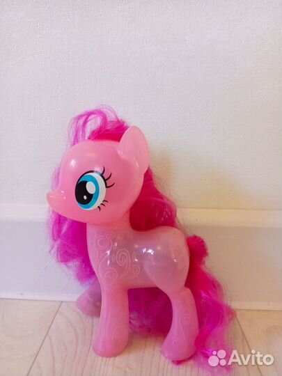 My little pony Пинки пай со светящейся ногой