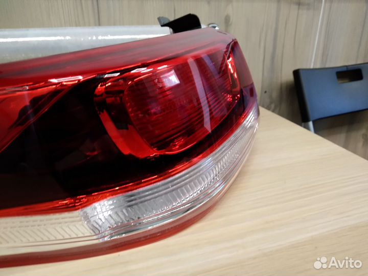 Фонарь задний наружный седан