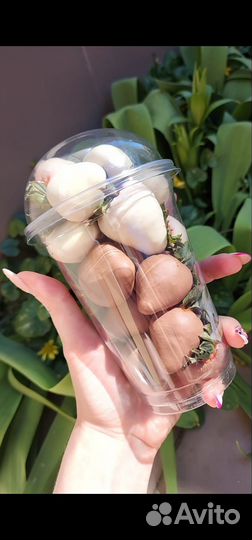 Клубника в шоколаде в стакане