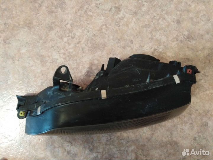 Продам фары на Toyota Curren