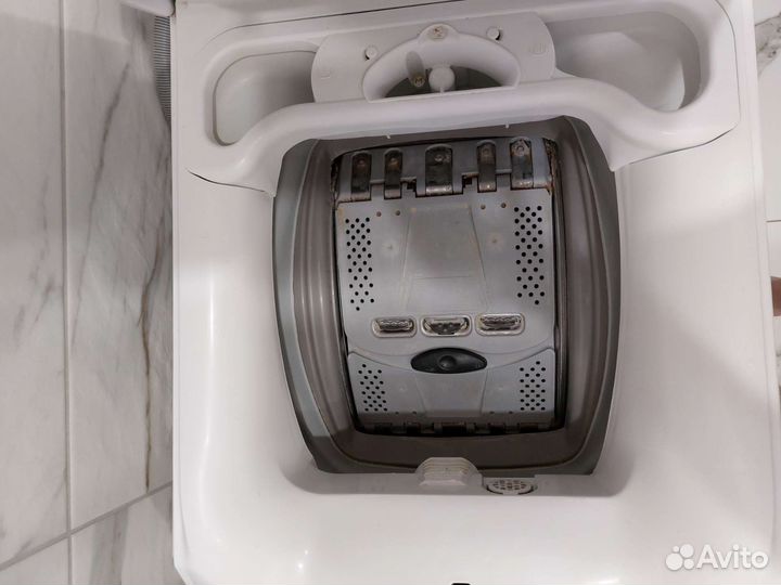 Стиральная машина Zanussi с вертикальной загрузкой