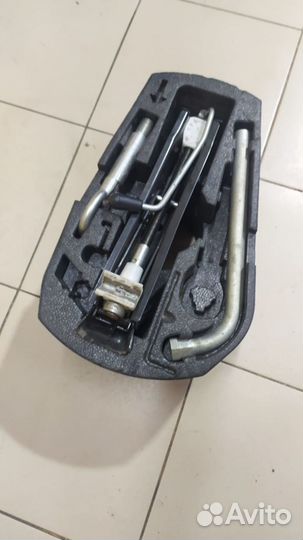 Домкрат С польным набором для Skoda Rapid