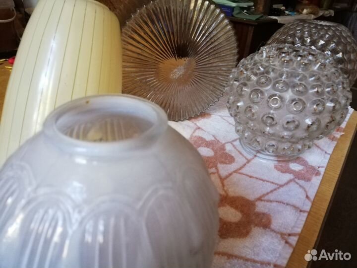 Продаю плафоны 1 большой, 2 шт и 6 шт и подвес для