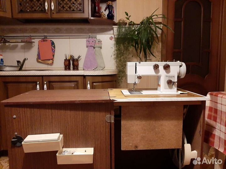 Швейная машина Чайка 143