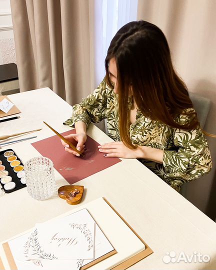 Занятия по каллиграфии, чистописанию и леттерингу