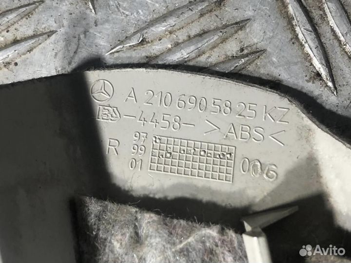 Обшивка стойки Mercedes Benz W210 E-Klasse 1995-2