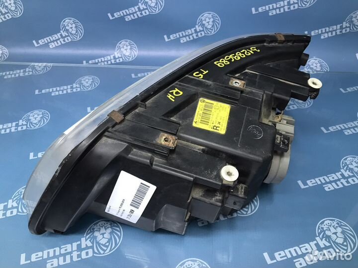 Фара правая Volkswagen Transporter T5