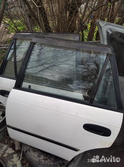 Двери на toyota corolla AE 100