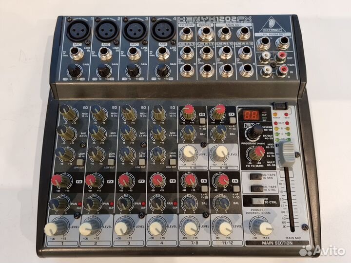 Микшерный пульт Behringer 1202fx
