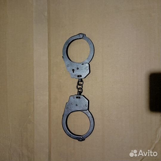 Металические наручники