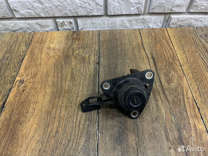 Renault Duster (2012) Кнопка открывания багажника