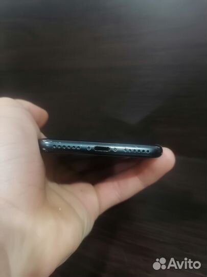 Телефон iPhone 7