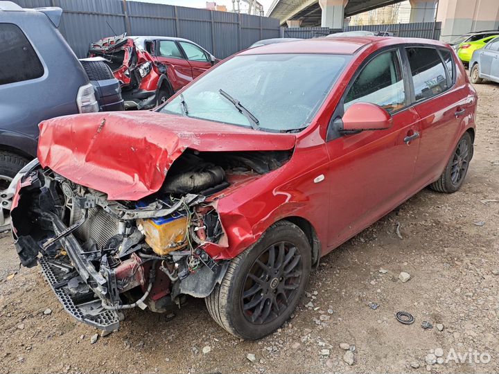 Kia Ceed 1.6 AT, 2008, битый, 220 000 км