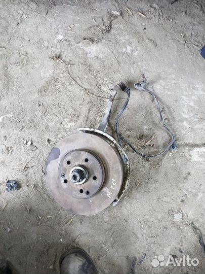 Поворотный кулак передний левый mercedes Benz E210