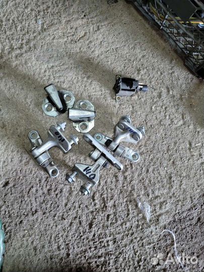 Ремень безопасности на Мерседес 140