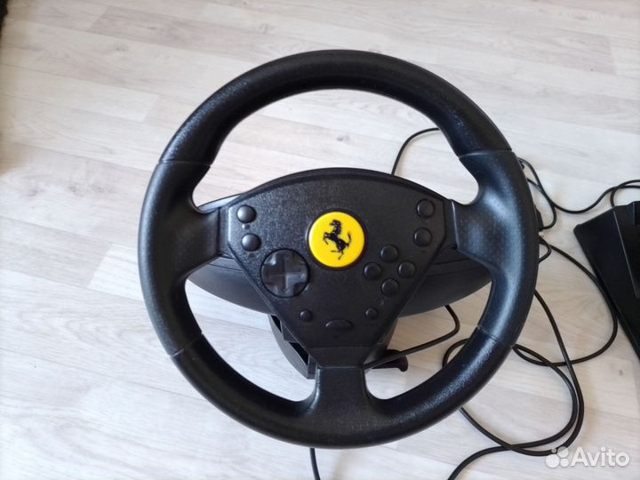 Игровой руль с педалями