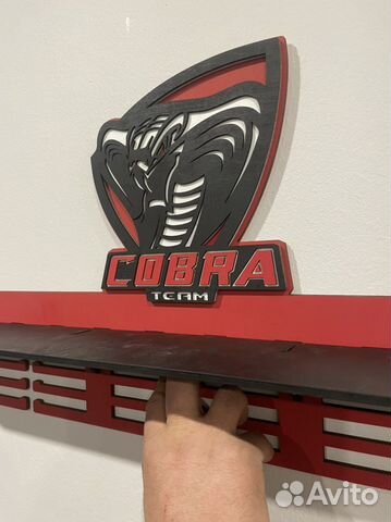 Медальница с полкой