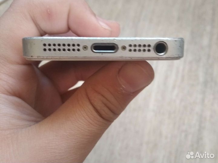 Телефон iPhone 5s
