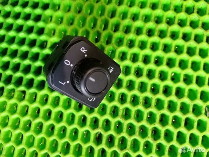 Джойстик зеркал на VW Passat B8 2015-2019